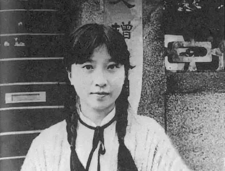 胡兰成为什么会放弃张爱玲,和17岁的周训德走到一起?原因很心痛