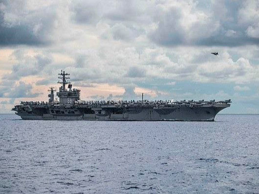 谖褰⒍拥囊环萆,"9月6日,"尼米兹"号航空母舰(cvn 68)和普林斯顿