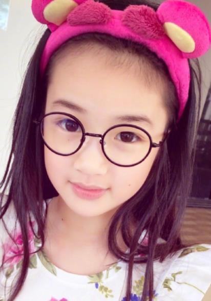 肯定都记得几年前neinei奶萌的样子,那时候还有很多人说吴尊女儿外形