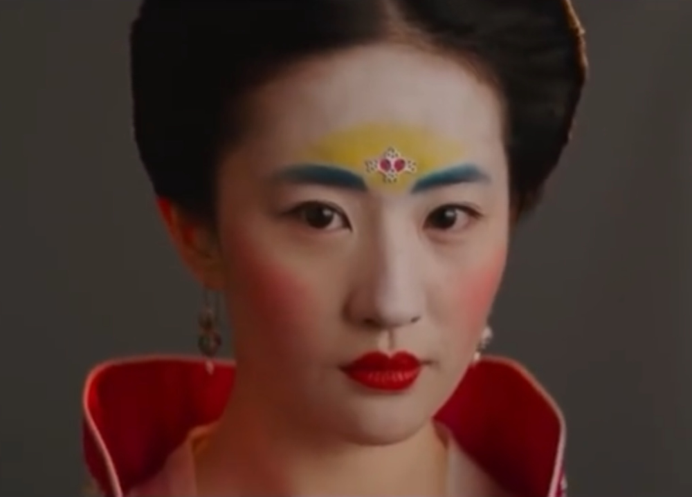 刘亦菲"鹅黄妆"被吐槽,看到女配角妆容,网友:确定不是来搞笑的?