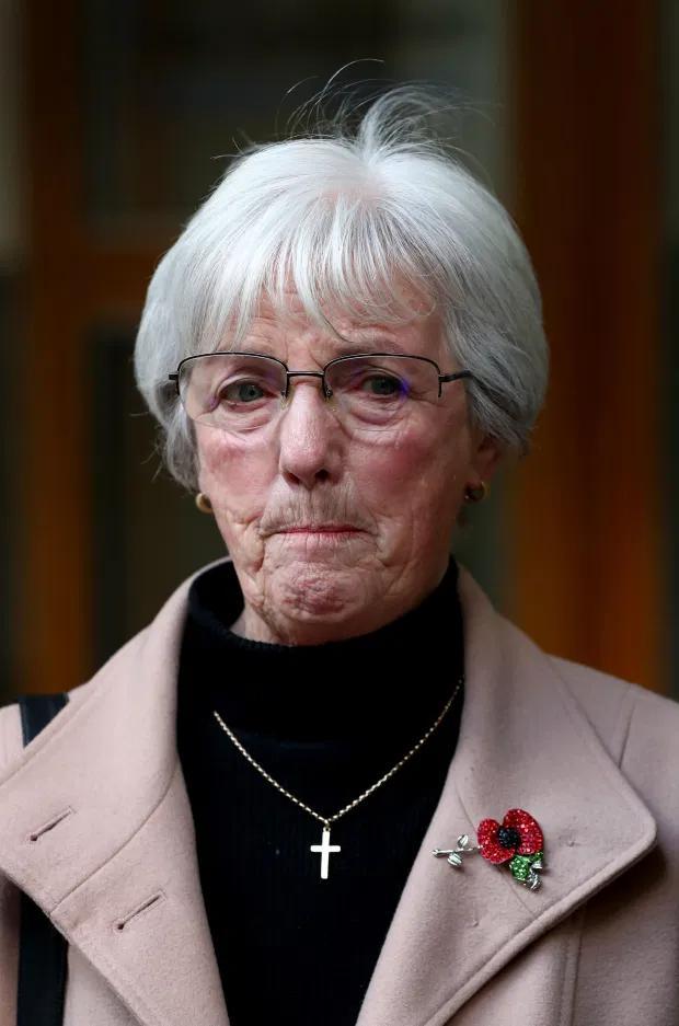 这么多年以来,现年77岁的海伦母亲玛丽·麦考特为了确保不透露自己