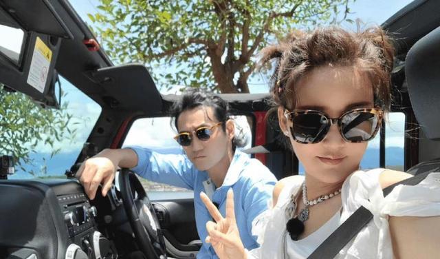 明星走红毯台上耀眼台下糗谢娜穿拖鞋袁弘赶时间坐三蹦子去