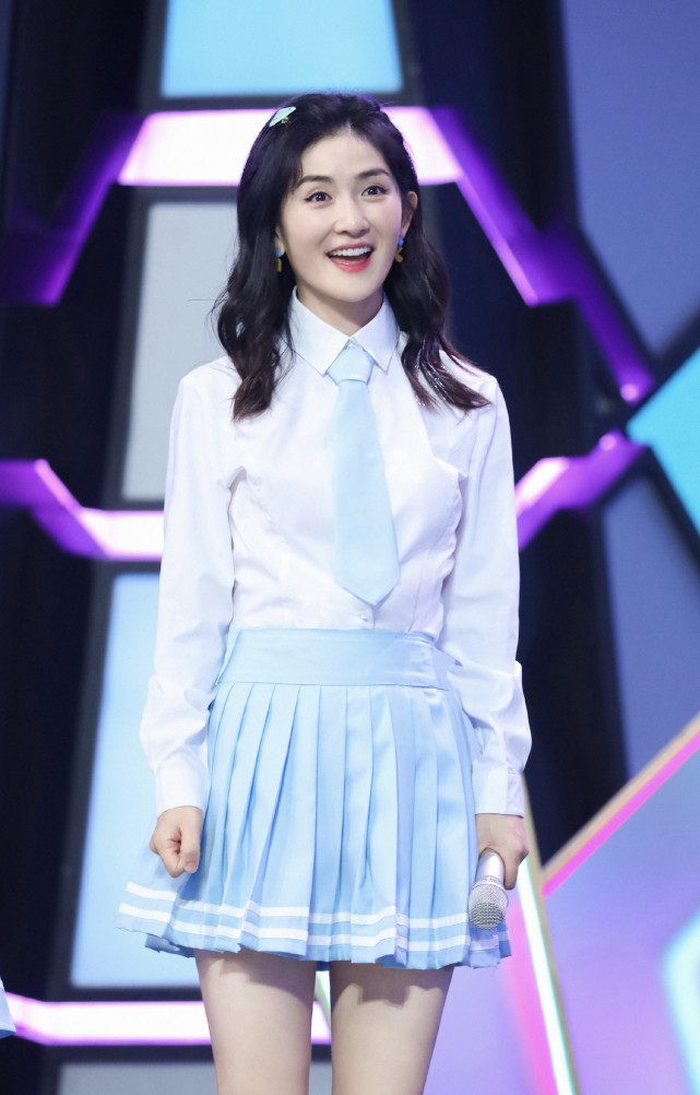 有种青春叫谢娜穿"学生jk",穿后踏步那刻,成男生心中初恋