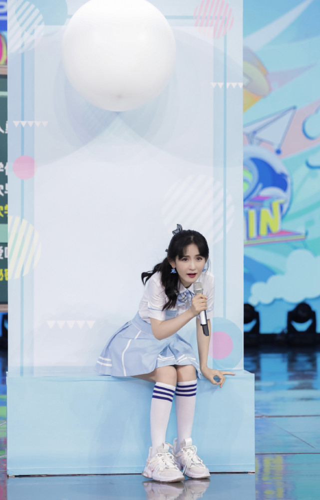 有种青春叫谢娜穿"学生jk",穿后踏步那刻,成男生心中初恋