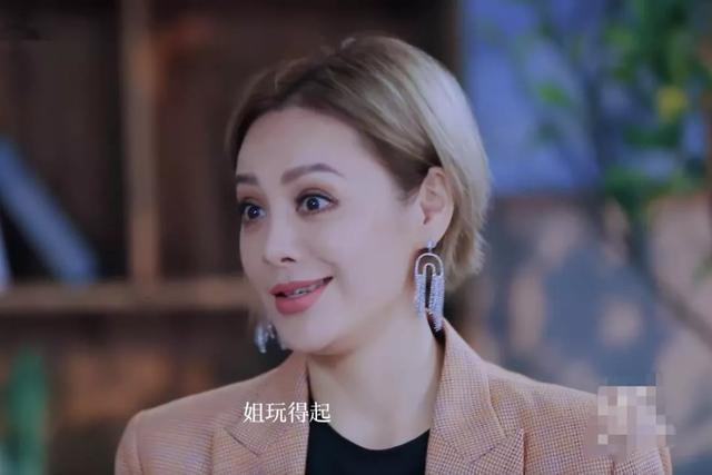 黄圣依|万茜被盗号点赞后，黄圣依点赞宁静好评，姐姐们赛后站队太明显！