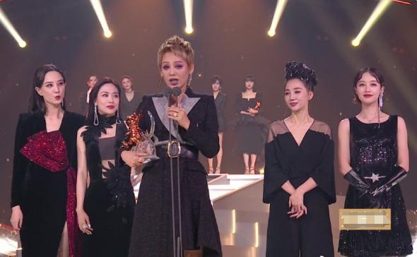 黄圣依|万茜被盗号点赞后，黄圣依点赞宁静好评，姐姐们赛后站队太明显！