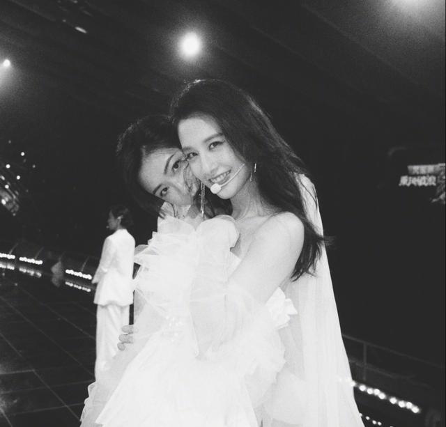 黄圣依|万茜被盗号点赞后，黄圣依点赞宁静好评，姐姐们赛后站队太明显！