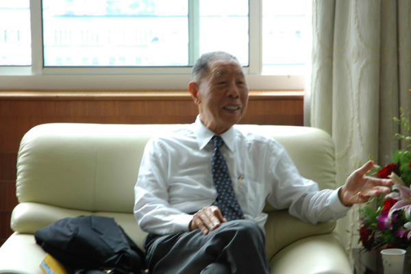 陈家本属天津地界的一富裕人家.长兄陈曾熙出生于1923年.