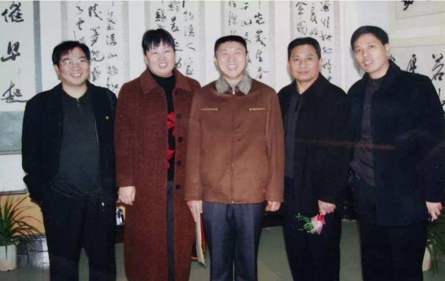 书法家|27岁时凭写字换来7套房，如今70岁成为书法家，堪称书坛传奇人物