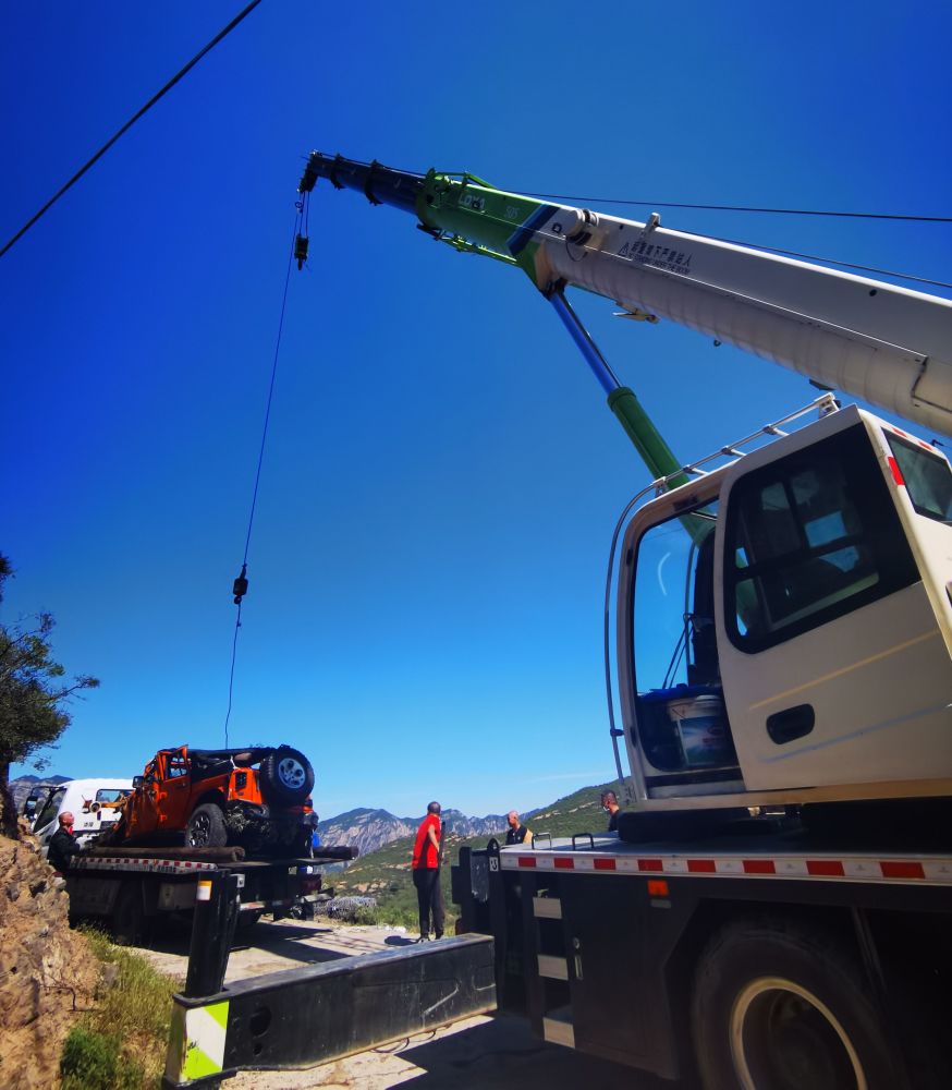 越野车|北京一越野车滑落山崖 一月后才被吊起