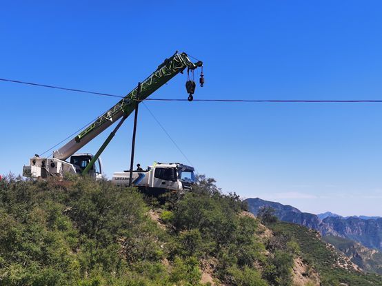 越野车|北京一越野车滑落山崖 一月后才被吊起