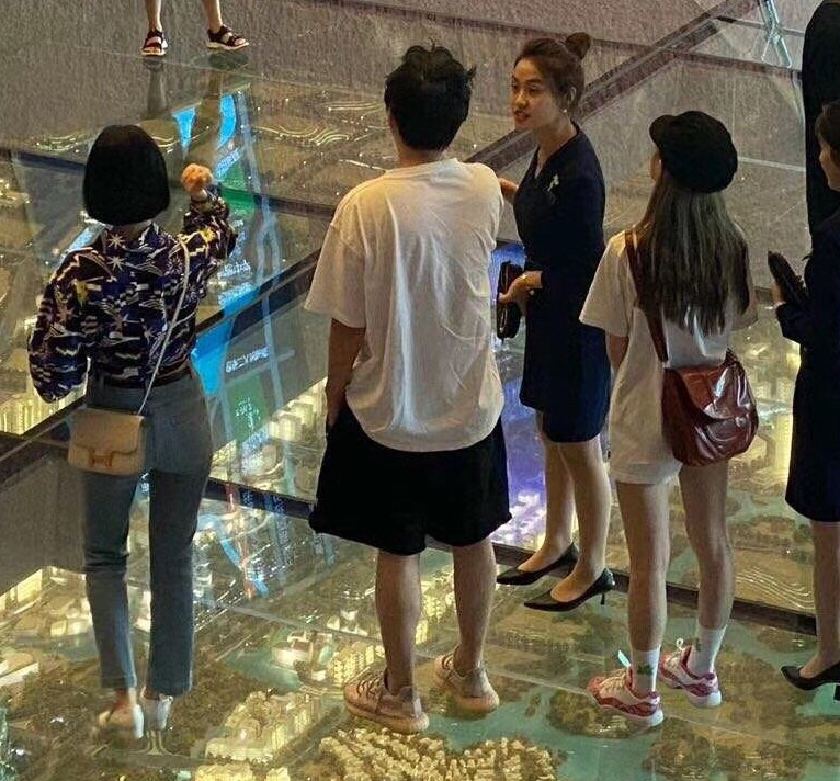 王思聪|又带新女友看房！再有钱也经不起王思聪这样嚯嚯啊