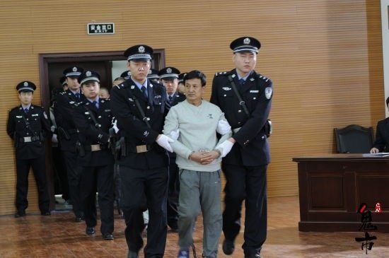 姚玉忠|从农民逆袭为盗墓界大佬，一根钢筋挖出5亿文物，能力远超专家