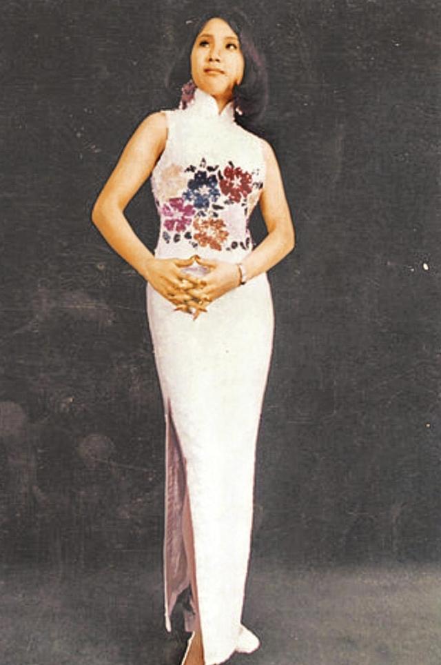 9月7日,费玉清大姐费贞绫在线上召开记者会,承认自己因为信徒作保,欠