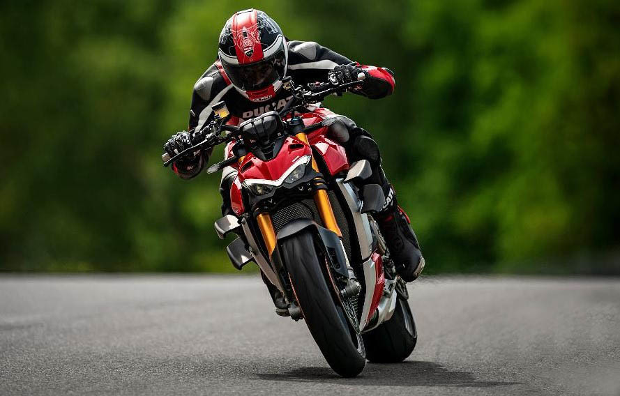 自吸vs增压的终极街斗 川崎zh2不敌杜卡迪街霸v4s