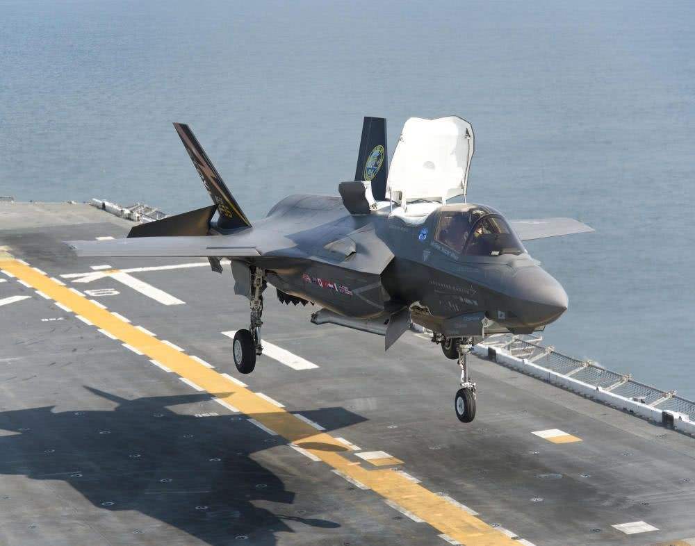 美制f35b战机因为"腿短",被外界看不起,发动机技术不容小觑_腾讯新闻