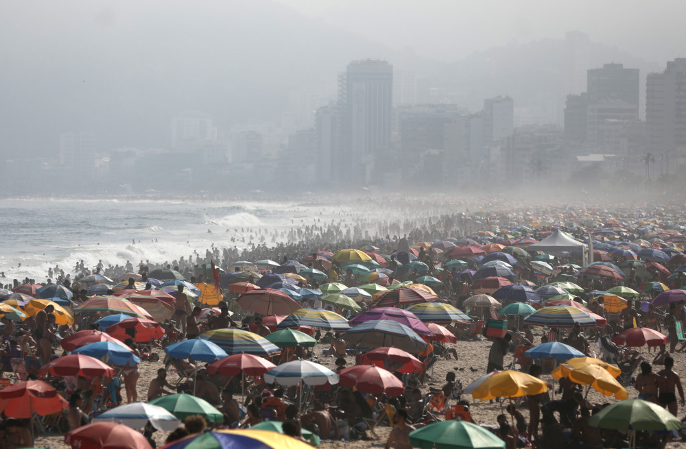 海边人山人海图片