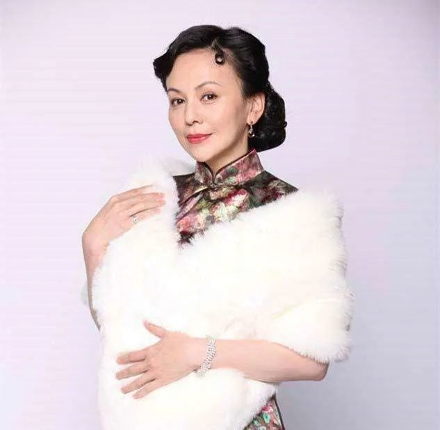 9月6日,是王琳儿子16岁的生日,她大方的在社交平台上,公开对儿子的