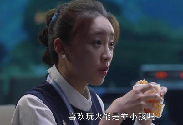 张月|对“小三”恶意多大？张月与男子当街搂抱被骂，网友入戏太深了