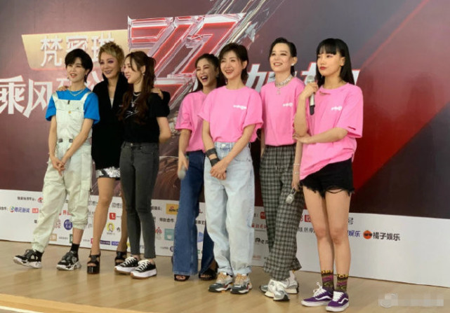 郁可唯|万茜点赞风波后，黄圣依点赞支持宁静，郁可唯为郑希怡庆生显姐妹情