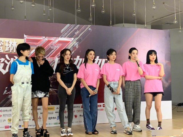 郁可唯|万茜点赞风波后，黄圣依点赞支持宁静，郁可唯为郑希怡庆生显姐妹情
