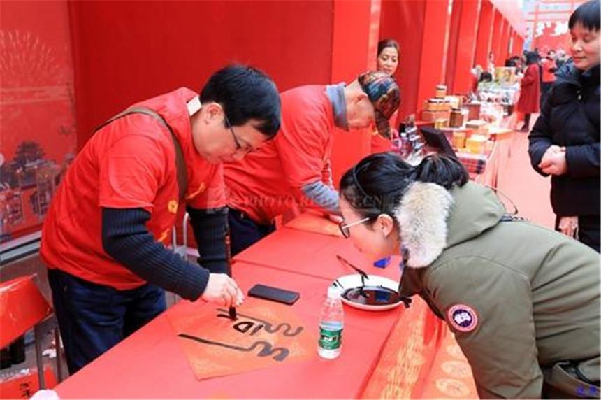 对联|因忌讳叠数，大师提前写好百年后对联，2134年的春联长啥样？