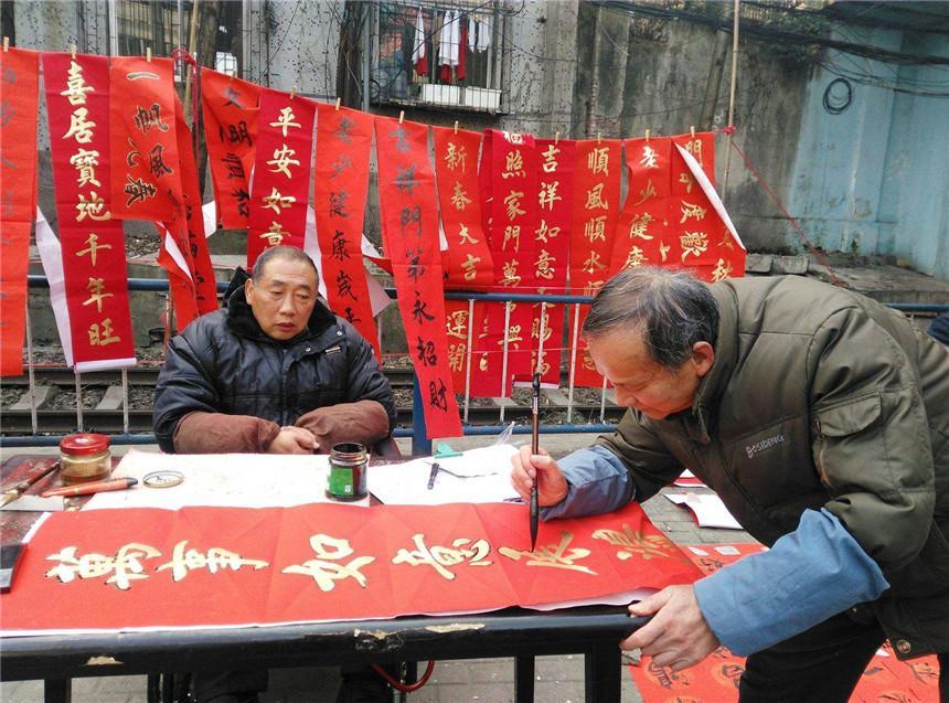 对联|因忌讳叠数，大师提前写好百年后对联，2134年的春联长啥样？