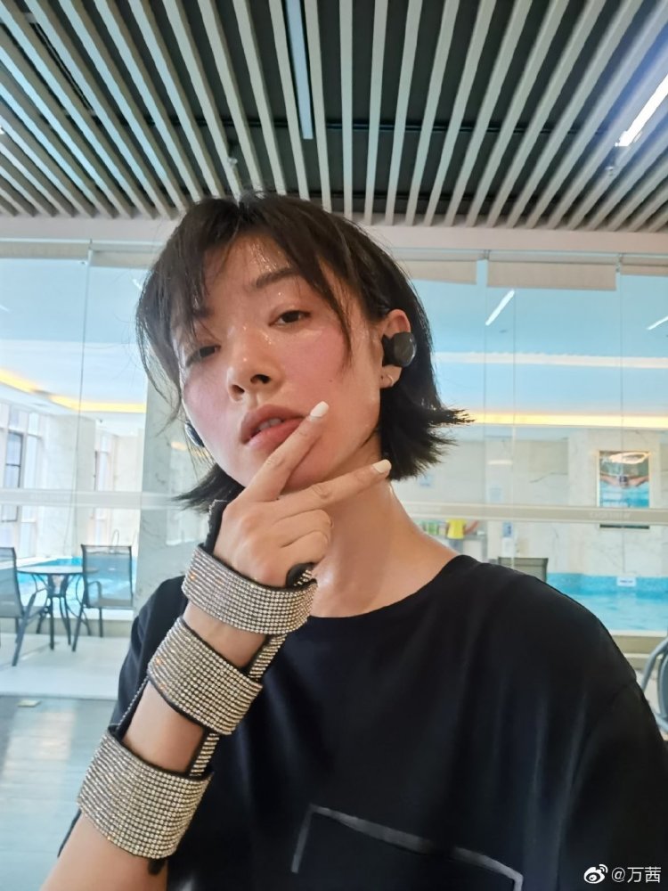 郁可唯|万茜点赞风波后，黄圣依点赞支持宁静，郁可唯为郑希怡庆生显姐妹情