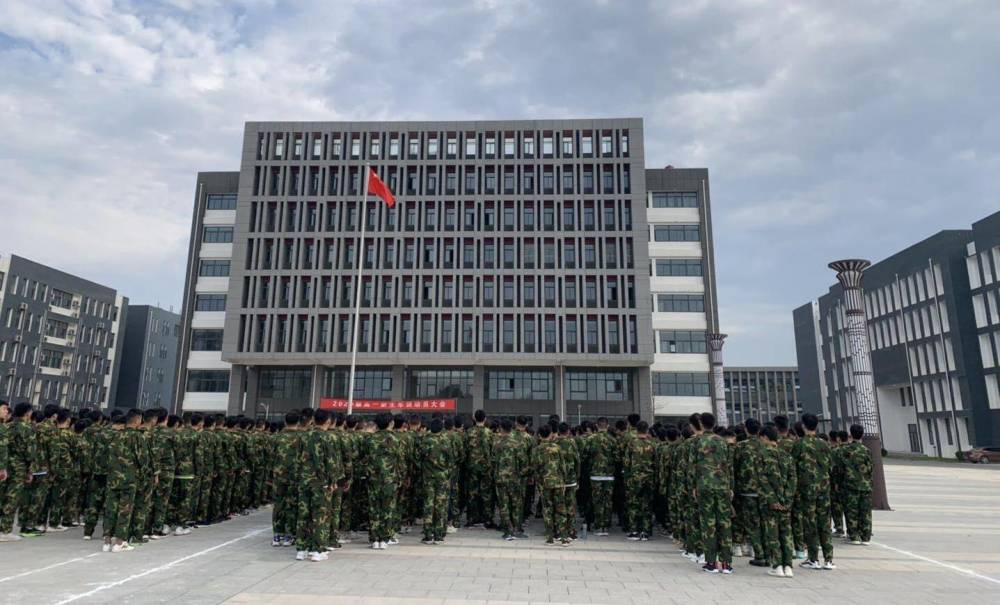 鄄城县第一中学吹响军训集结号_腾讯新闻