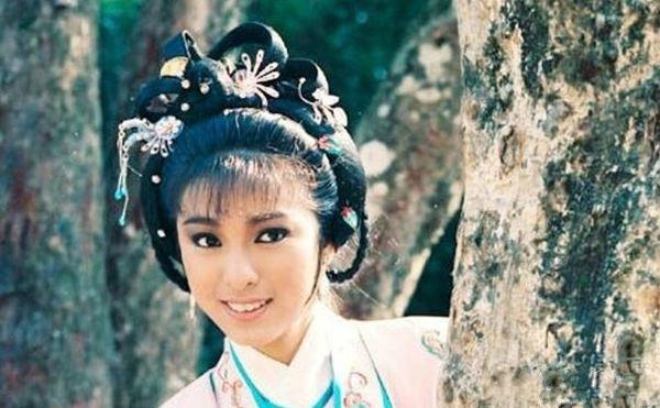 张国荣|香港娱乐圈最强姐妹花：成龙苦追姐姐八年，张国荣是妹妹初恋