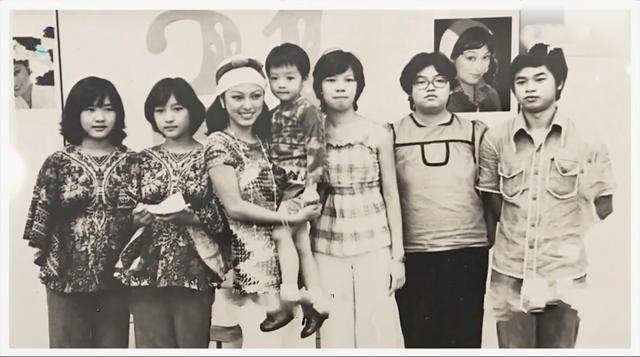 张国荣|香港娱乐圈最强姐妹花：成龙苦追姐姐八年，张国荣是妹妹初恋