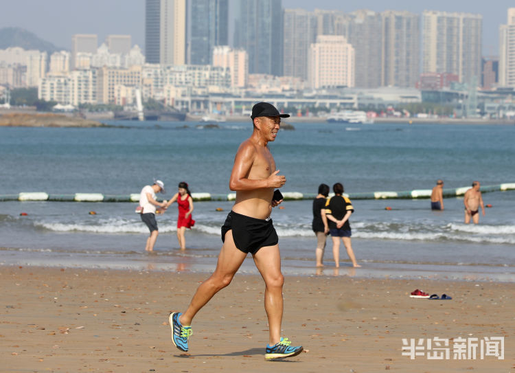 海水乍凉 在青岛下海之前需热身 腾讯新闻