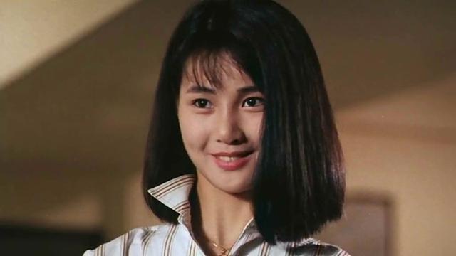 后来机缘巧合下,曾志伟和来香港演出的王美华相遇了,并且被王美华吸引