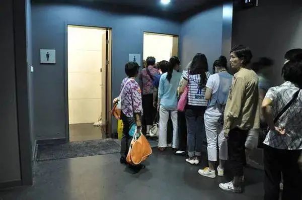 公厕|日本透明公厕火了，这些“全球最美公厕”你上过几个？