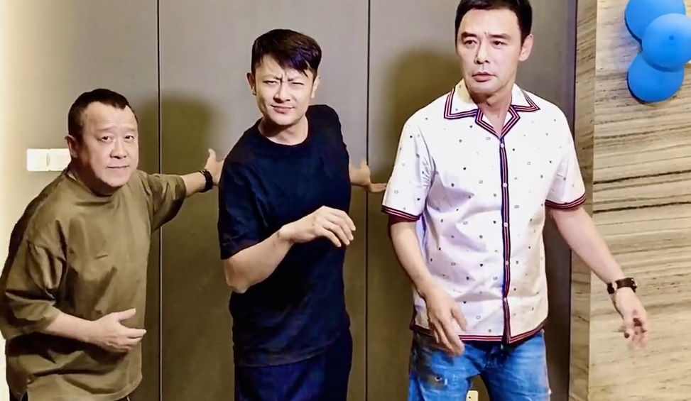 曾志伟|走出丧妻之痛！曾志伟染黑发跳《兄弟想你了》，开心到露出双下巴