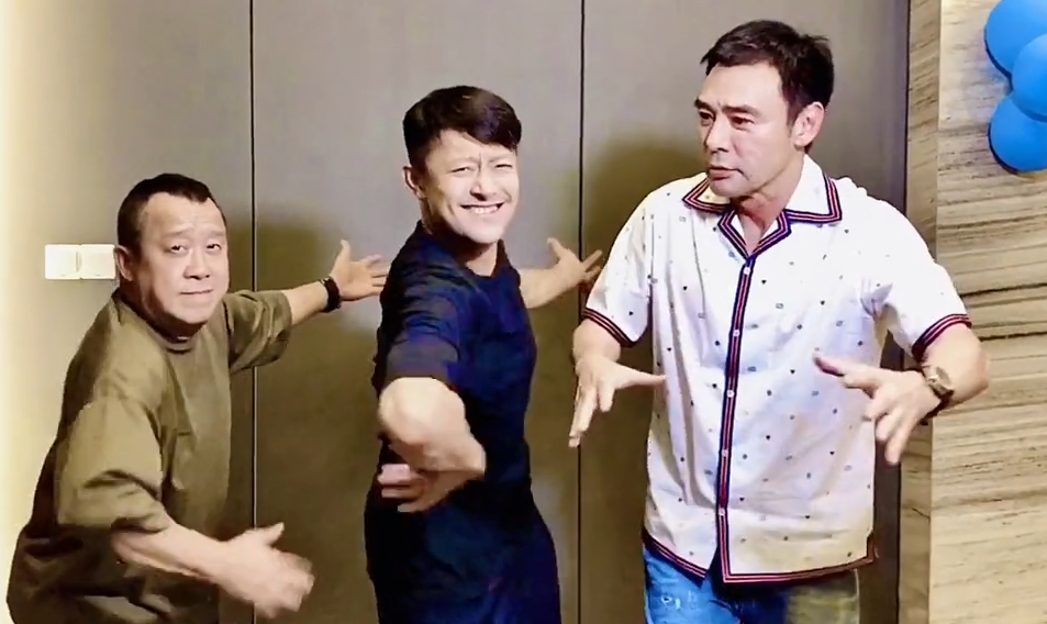 曾志伟|走出丧妻之痛！曾志伟染黑发跳《兄弟想你了》，开心到露出双下巴