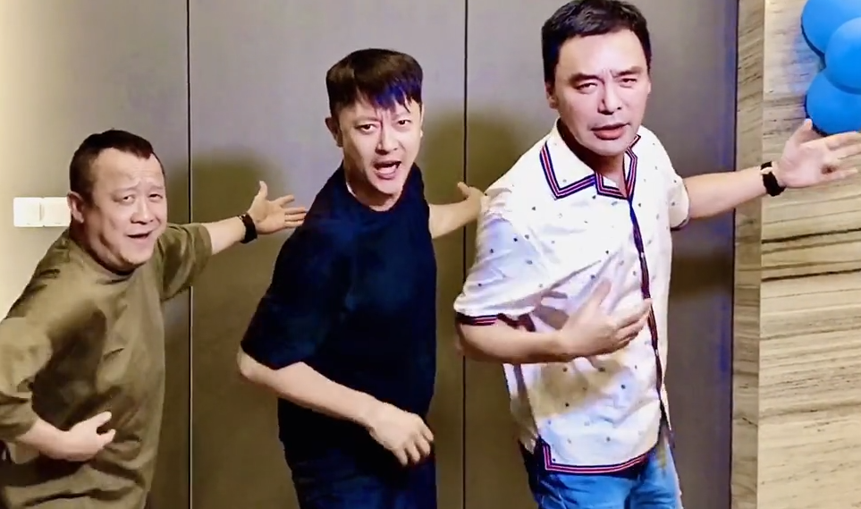 曾志伟|走出丧妻之痛！曾志伟染黑发跳《兄弟想你了》，开心到露出双下巴