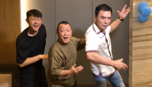 曾志伟|走出丧妻之痛！曾志伟染黑发跳《兄弟想你了》，开心到露出双下巴