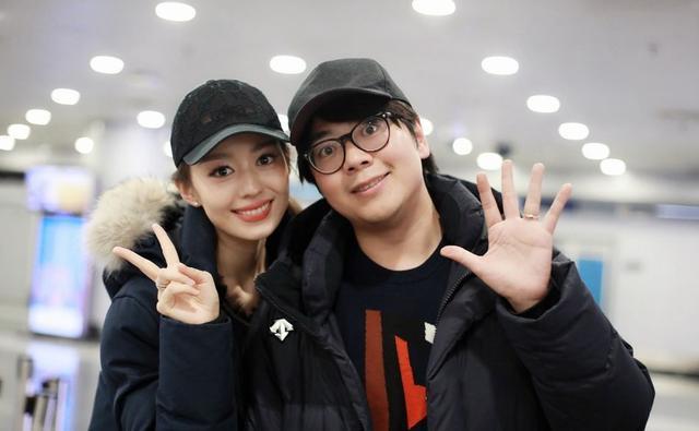 吉娜|吉娜为1岁宠物兔庆生，郎朗弹钢琴助兴，幸福温馨像一家三口