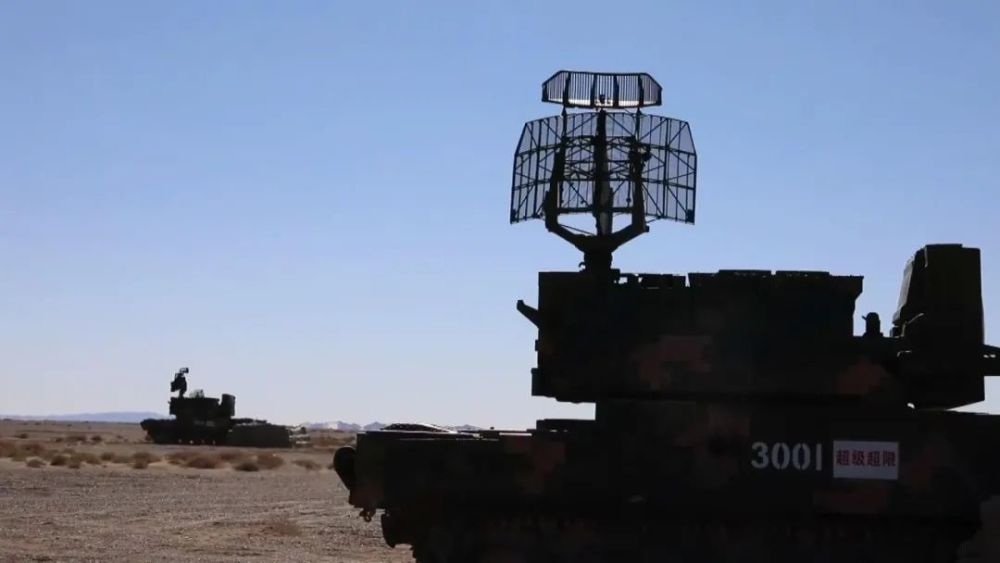 【直击演训场】第73集团军某旅:大漠深处 防空兵编织立体火力网