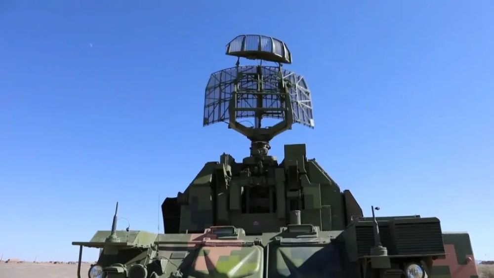 【直击演训场】第73集团军某旅:大漠深处 防空兵编织立体火力网