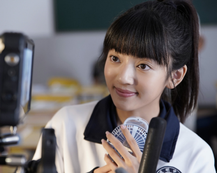 以家人之名刚播完何瑞贤又有新剧将来袭可惜不是女一号