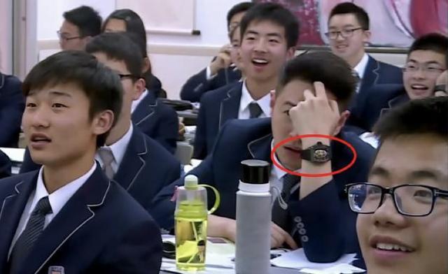 潘玮柏|左拥空姐娇妻右拥千万豪宅，一块腕表1300万，潘玮柏才叫真有钱