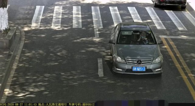 安全|开车接打手机常态曝光！ 以下车辆已被监控抓拍！