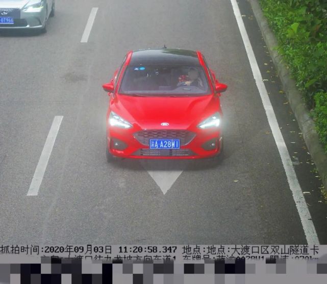 安全|开车接打手机常态曝光！ 以下车辆已被监控抓拍！