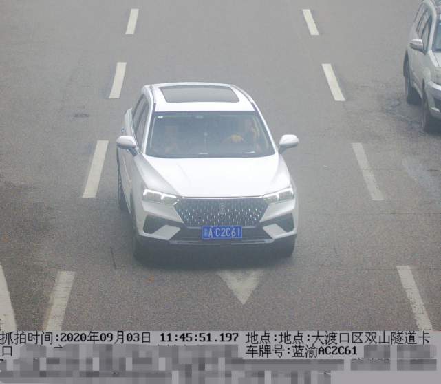 安全|开车接打手机常态曝光！ 以下车辆已被监控抓拍！