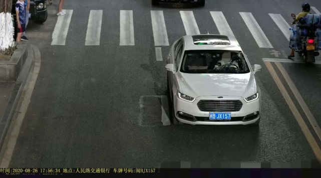 安全|开车接打手机常态曝光！ 以下车辆已被监控抓拍！