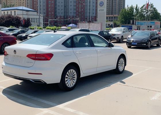 2021款大众朗逸到店,换装新款车标,中控更高级,1.4t爆150马力