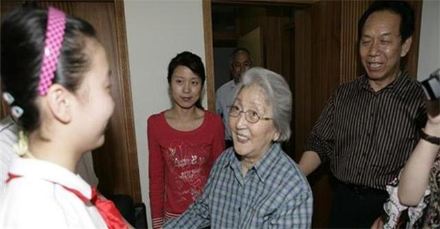 蒋英|蒋英：“我老公是钱学森，我哥徐志摩，我弟金庸，徒弟李双江。”