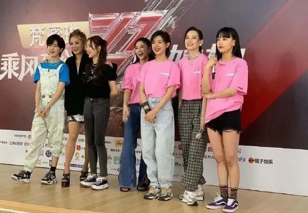 静姐|热搜炸了八百回，姐姐们终于撕起来了？